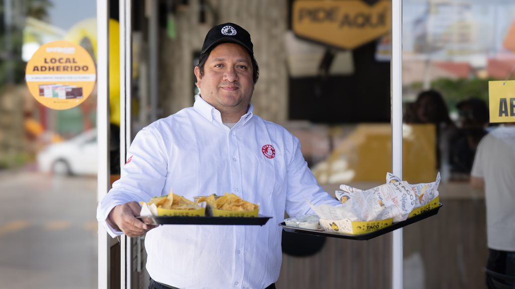 Tommy Beans llega a Cenco Belloto para celebrar con todo su llegada a Quilpué dsc2456